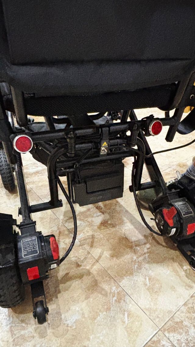 Silla de ruedas eléctrica plegable fibra carbono