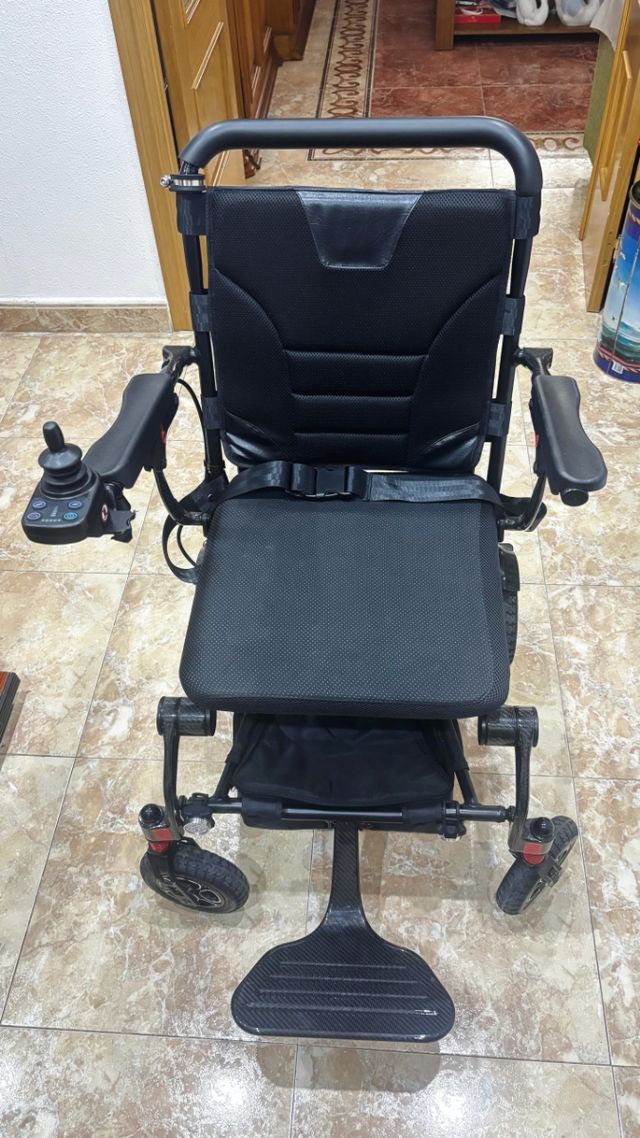 Silla de ruedas eléctrica plegable fibra carbono