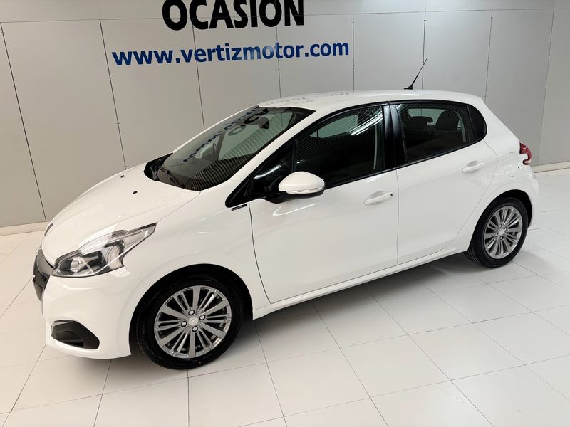 Peugeot 208 5P Signature 1.2L PureTech 60KW (82CV) - foto 1