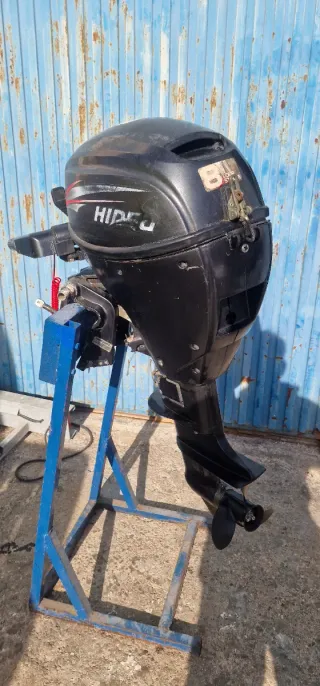 Barco con motor y remolque