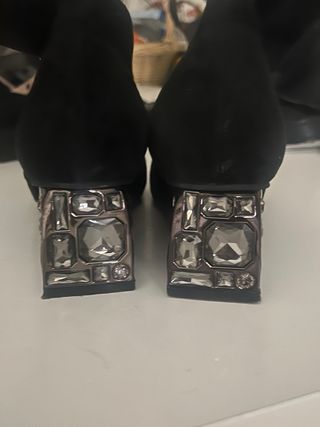 Botines Alma en Pena tacón cristales negros