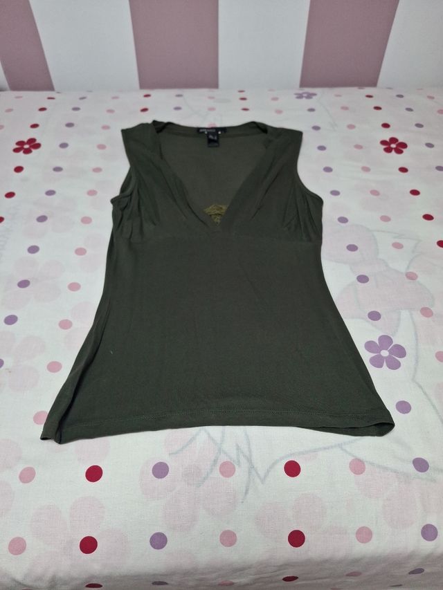 Top sin mangas verde oliva
