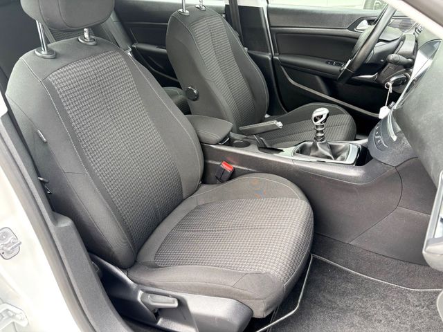 Peugeot 308 5p Active 1.5 BlueHDi 96KW (130CV)