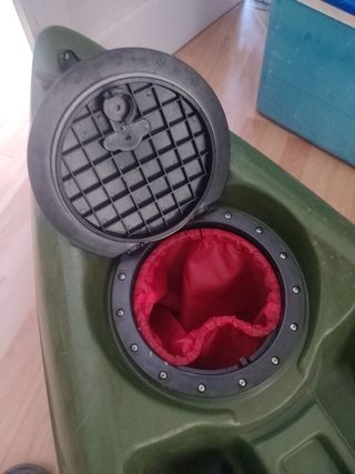 Kayak verde y marrón Bien conservado. Con asiento.