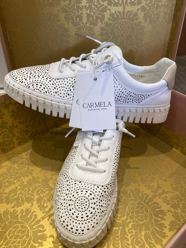 Zapatos Carmela Piel Natural Blancos