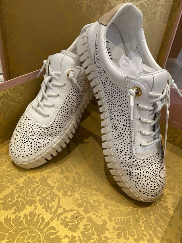 Zapatos Carmela Piel Natural Blancos