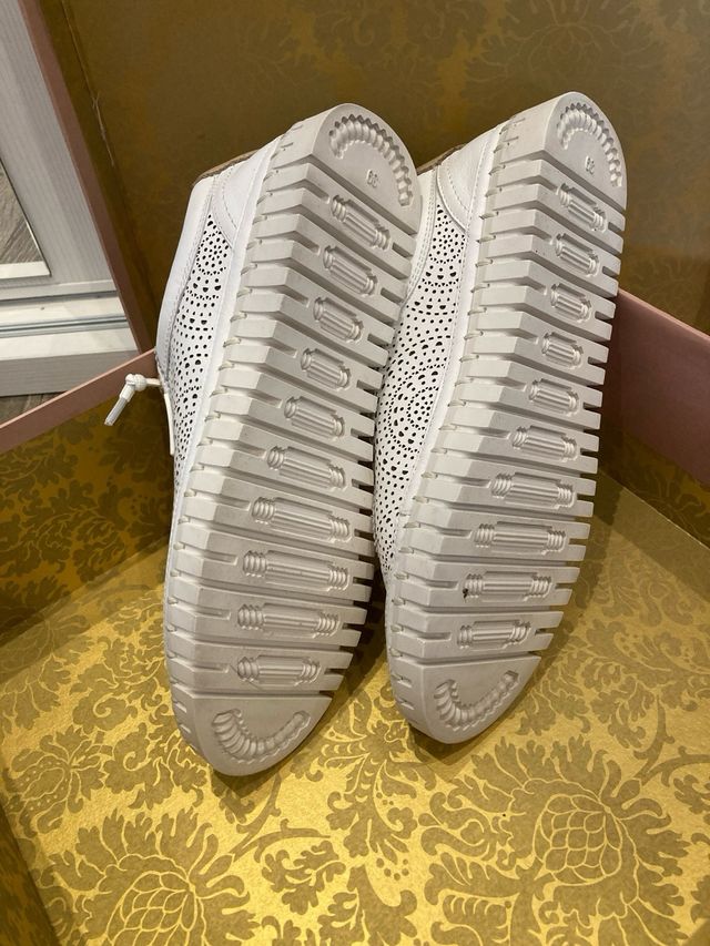 Zapatos Carmela Piel Natural Blancos