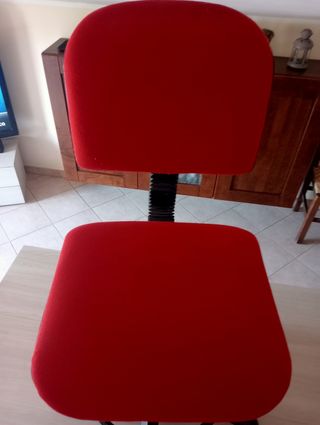 Sedia da ufficio regolabile rossa