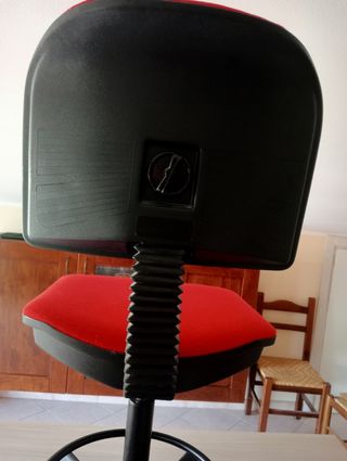 Sedia da ufficio regolabile rossa