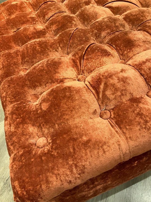 Puff de terciopelo naranja