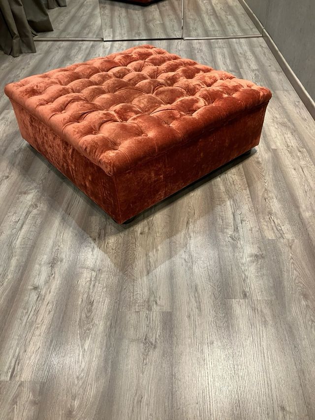 Puff de terciopelo naranja