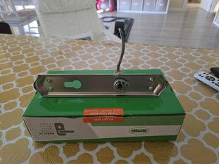 Manivela de puerta con orificio para cerradura