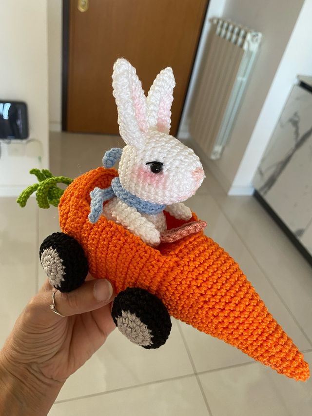 Coniglietto amigurumi fatto a mano