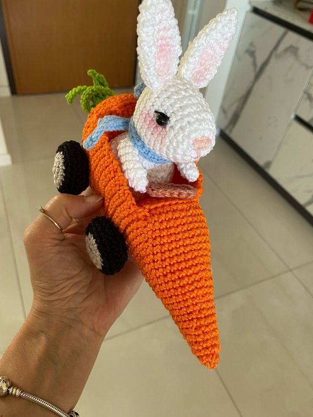 Coniglietto amigurumi fatto a mano