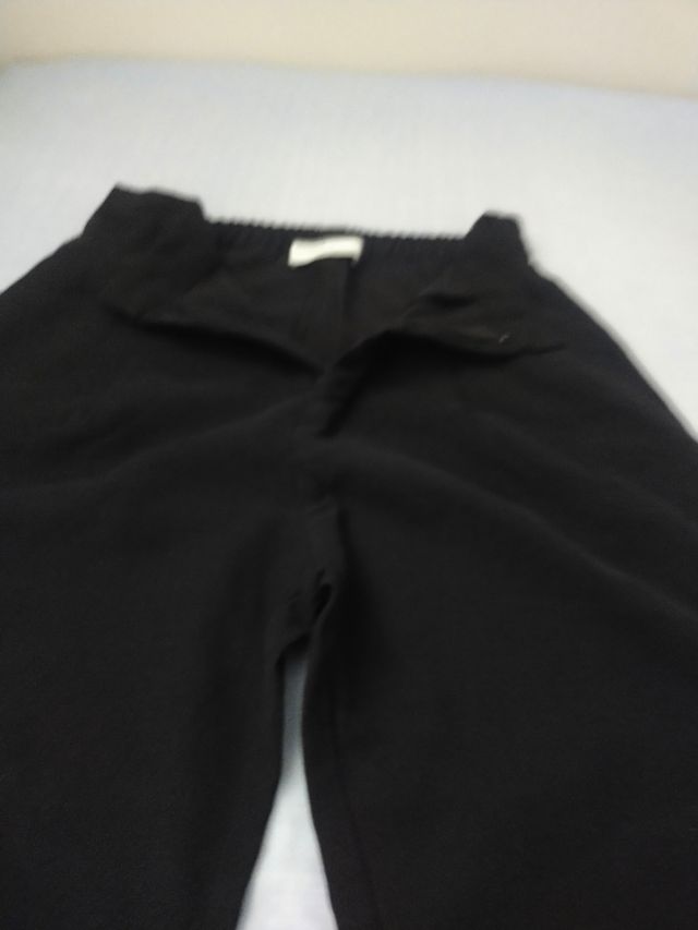 2 Pantalones chica Talla M negro y S verde