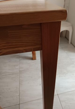 Mesa de cocina de madera más 4 sillas en perfecto