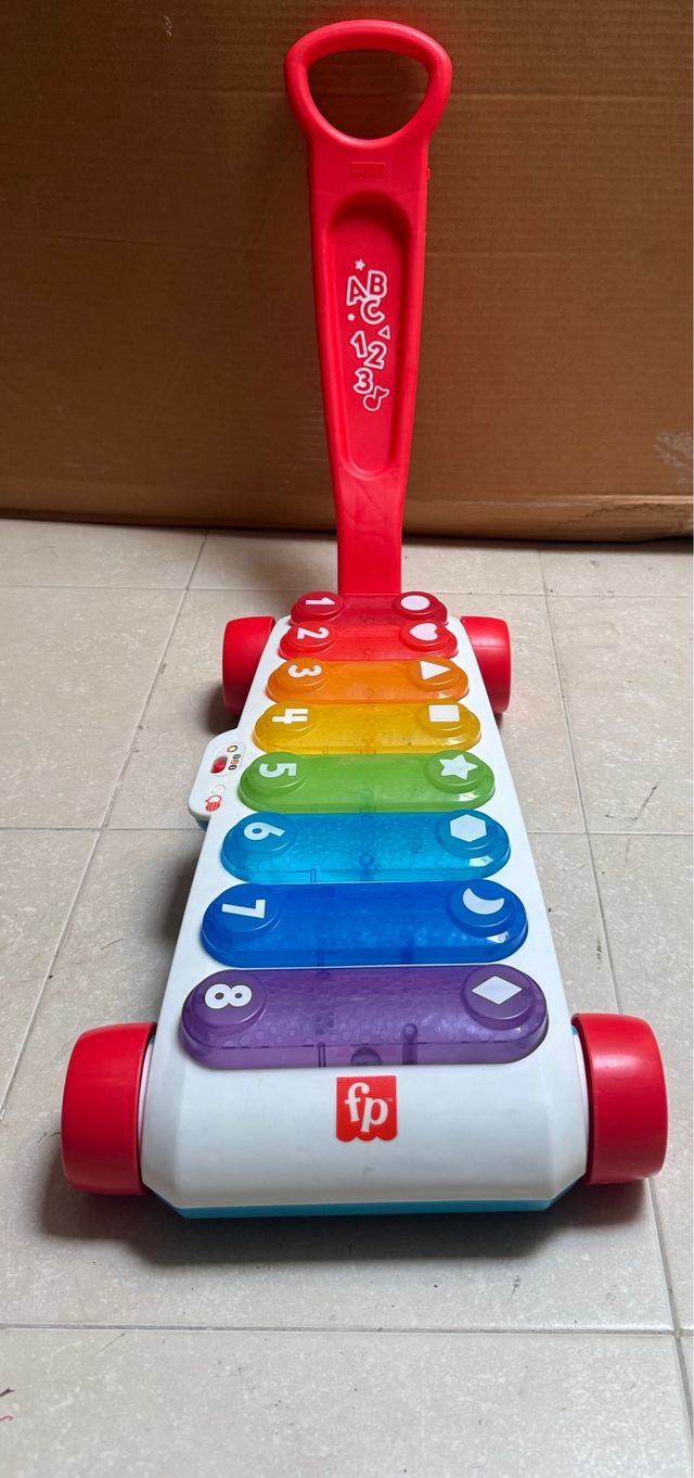 Xilófono Fisher-Price con ruedas