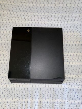 PS4 (PlayStation 4) Negra + FIFA 23 y GTA V
500gb
