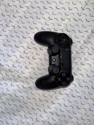 PS4 (PlayStation 4) Negra + FIFA 23 y GTA V
500gb
