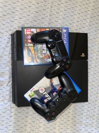 PS4 (PlayStation 4) Negra + FIFA 23 y GTA V
500gb
