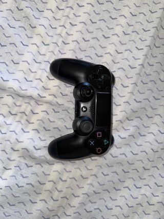 PS4 (PlayStation 4) Negra + FIFA 23 y GTA V
500gb
