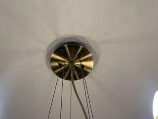 Lámpara de salón color bronce viejo.  incluye bomb