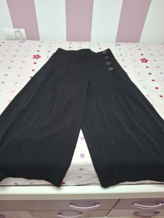  2 pantalones, blancos con lunares y negros 