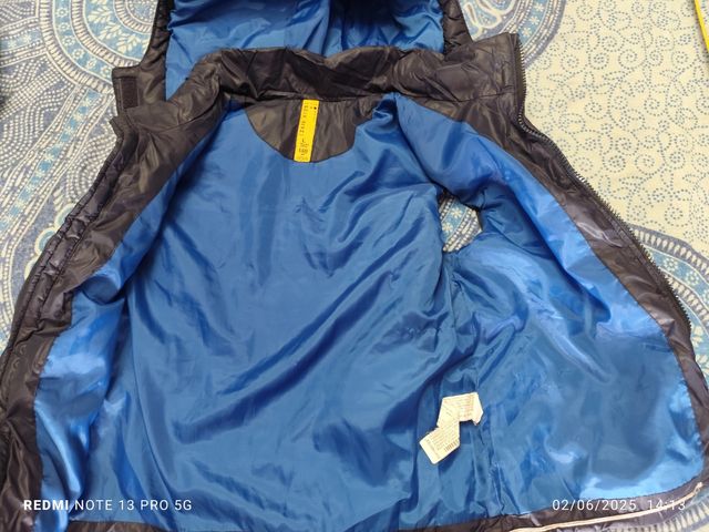 Chaleco niño azul con capucha. Zara.