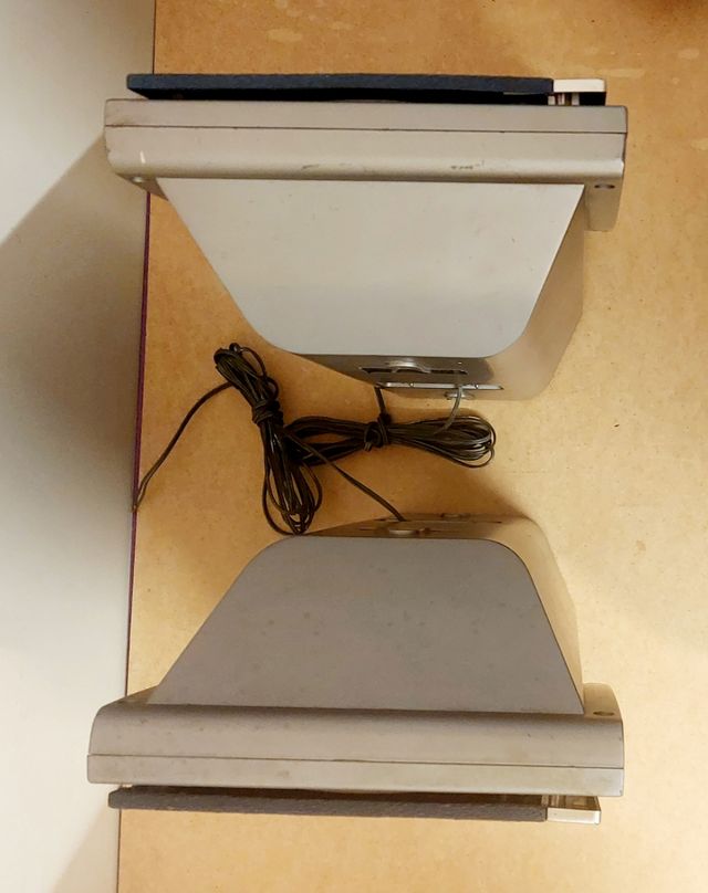 Dos altavoces 2 vias 5+5W 3.2 ohm