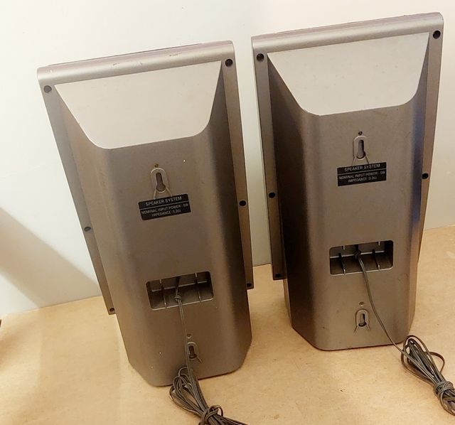 Dos altavoces 2 vias 5+5W 3.2 ohm