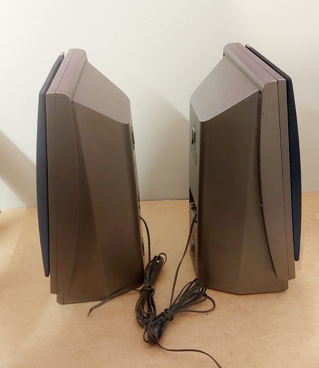 Dos altavoces 2 vias 5+5W 3.2 ohm