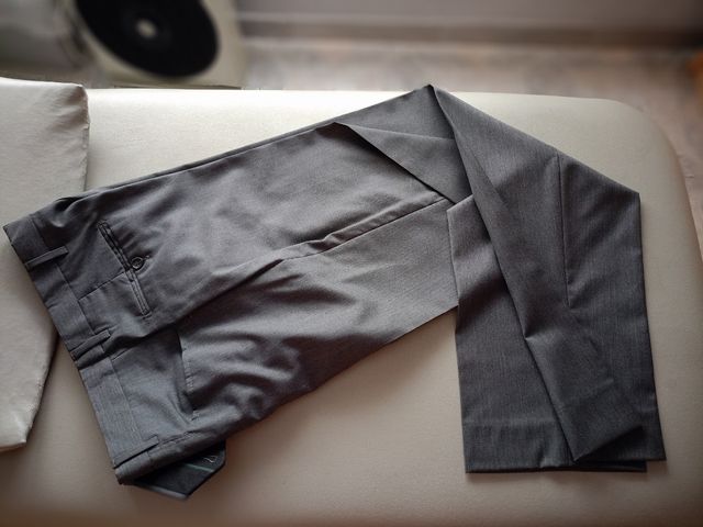 Pantalón de vestir gris para hombre