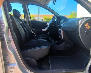 Dacia Sandero 2012