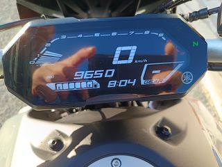 Moto Yamaha MT-07 Gris con Maletas