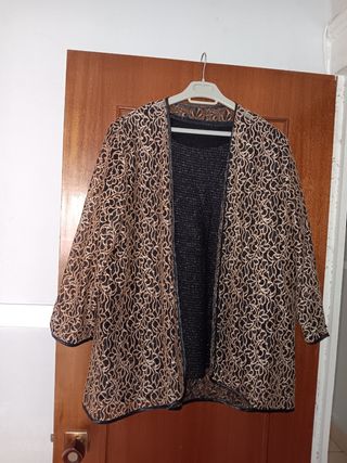Blusa con jersey negro y dorado