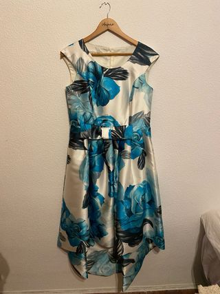 Vestido de fiesta floral azul y blanco