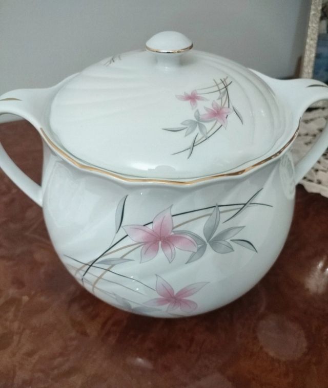 Zuppiera in porcellana con fiori