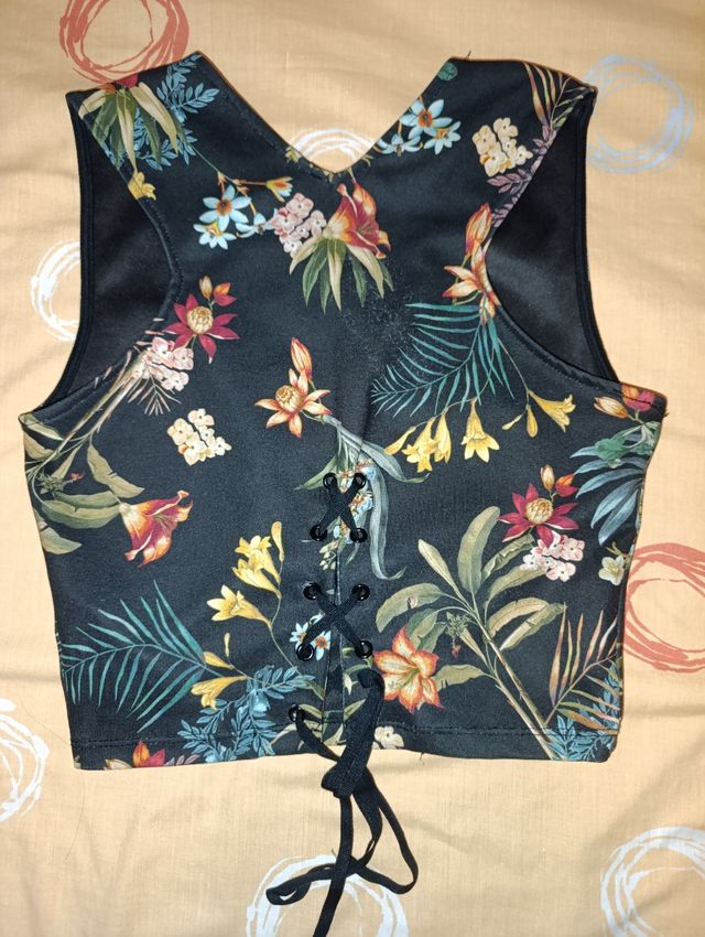 Top Flores Stradivarius