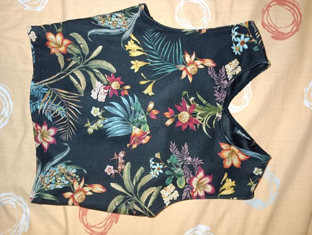 Top Flores Stradivarius