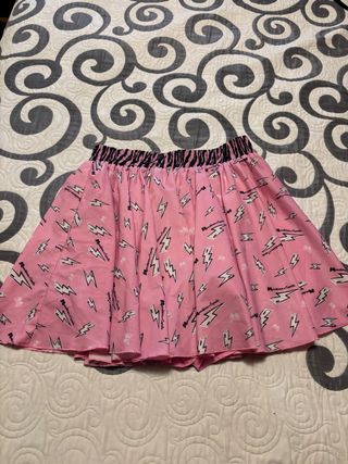 Falda rosa con estampado de rayos
