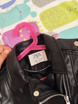 Chaqueta polipiel niña Zara negra Talla 6