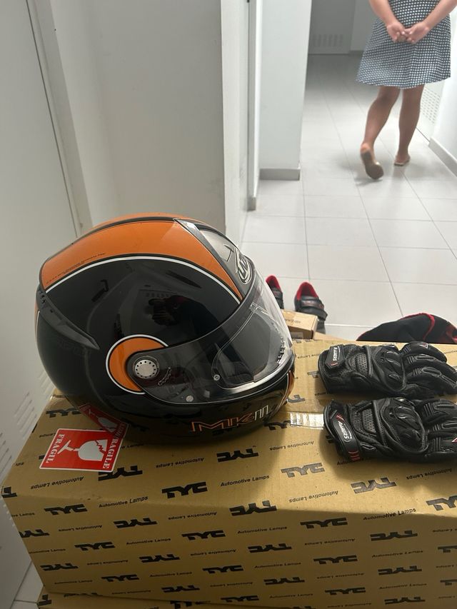 Casco de moto Lazer naranja y negro talla s
