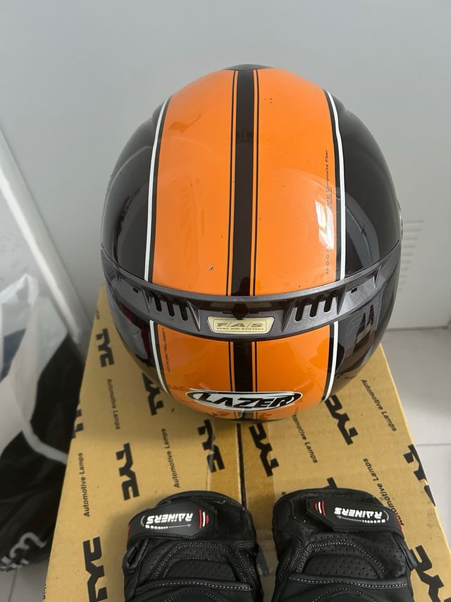 Casco de moto Lazer naranja y negro talla s