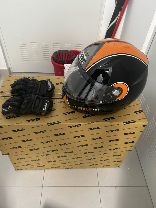Casco de moto Lazer naranja y negro talla s