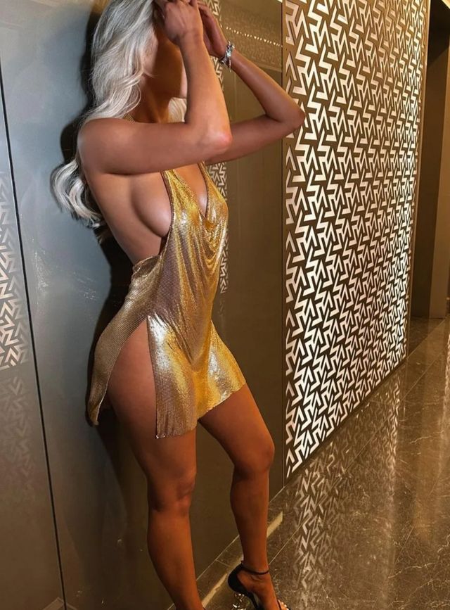 Vestido dorado metalizado