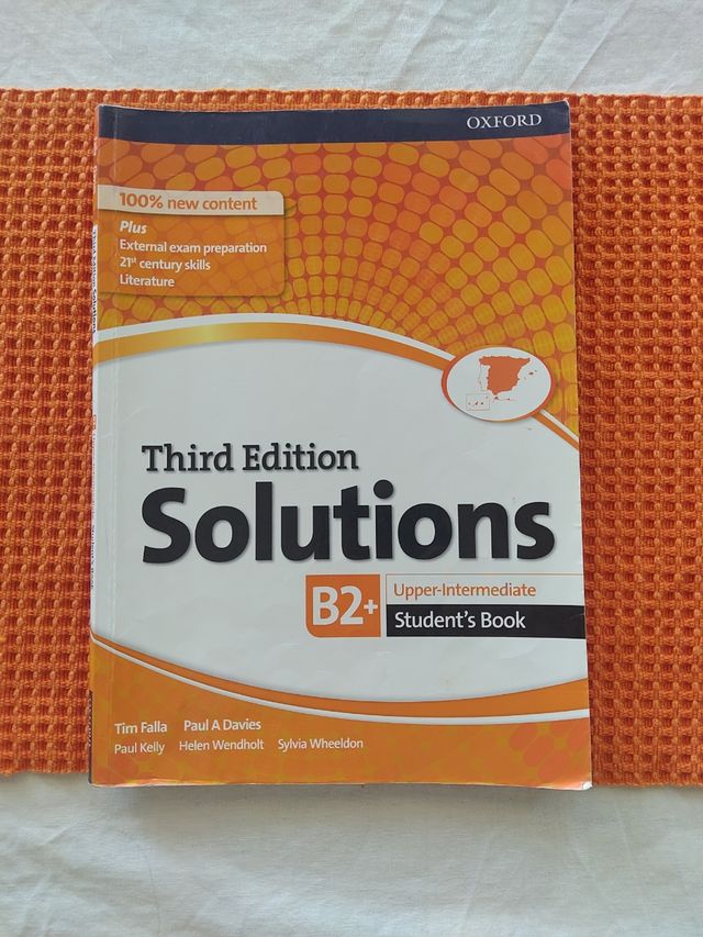 Solutions 3rd Edition Upper-Intermediate. Stude...