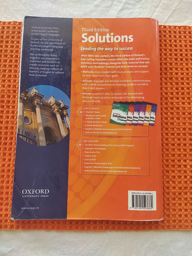 Solutions 3rd Edition Upper-Intermediate. Stude...