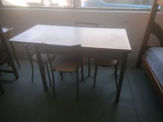 Mesa de cocina de madera