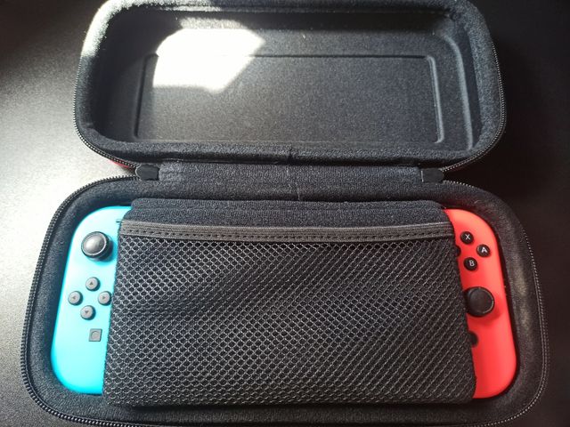 Nintendo Switch 1 Azul y Rojo + Funda