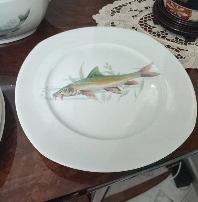 Zuppiera in porcellana con decoro pesce